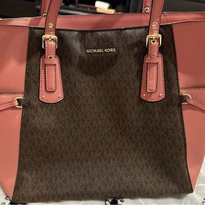 Authentic Michael Kors purse/ computer/ tablet bag
